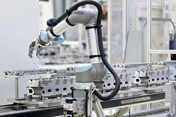 robot en un proceso de fabricación